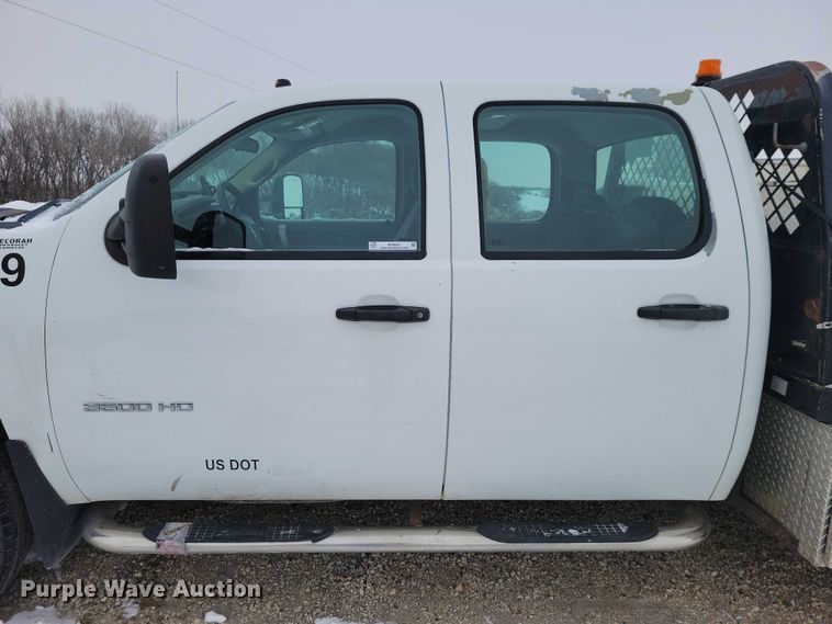 image for item NO9827 2013 Chevrolet 3500HD Silverado Crew Cab flatbed truck