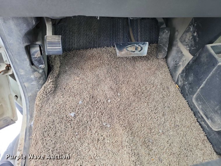 image for item NO9827 2013 Chevrolet 3500HD Silverado Crew Cab flatbed truck