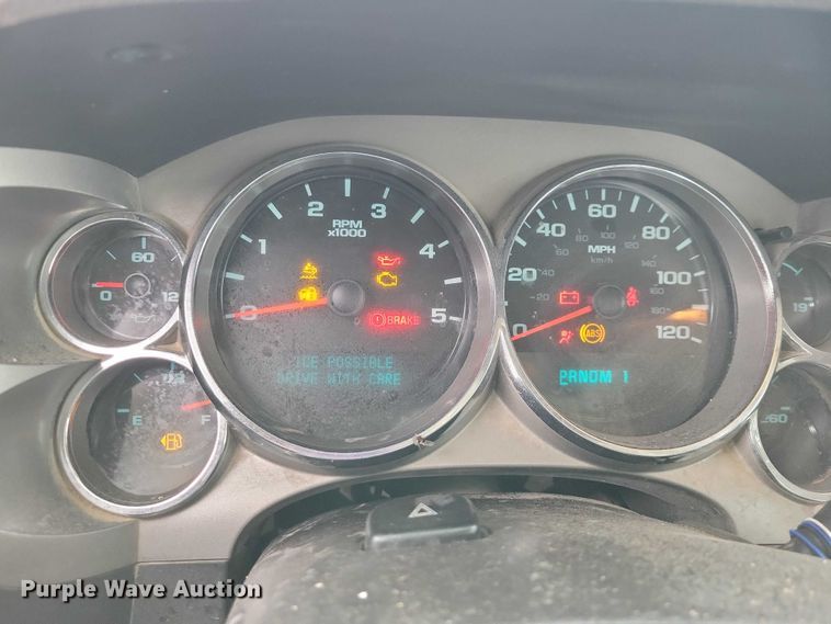 image for item NO9827 2013 Chevrolet 3500HD Silverado Crew Cab flatbed truck