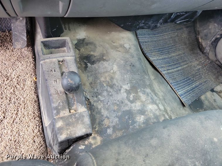 image for item NO9827 2013 Chevrolet 3500HD Silverado Crew Cab flatbed truck