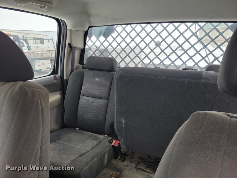 image for item NO9827 2013 Chevrolet 3500HD Silverado Crew Cab flatbed truck