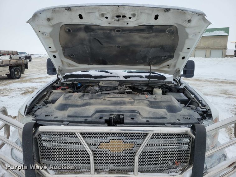 image for item NO9827 2013 Chevrolet 3500HD Silverado Crew Cab flatbed truck