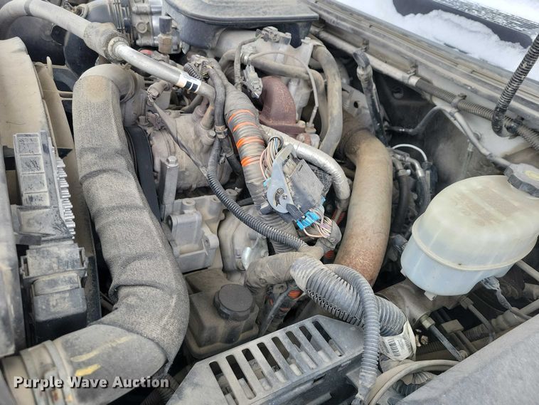 image for item NO9827 2013 Chevrolet 3500HD Silverado Crew Cab flatbed truck