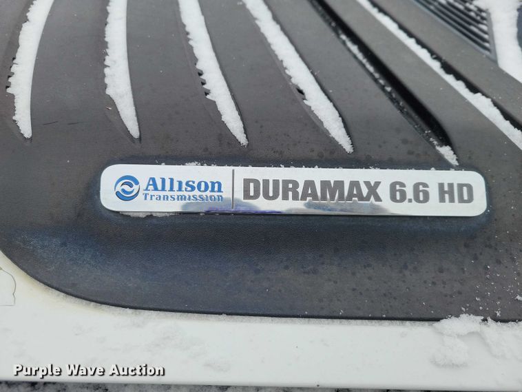 image for item NO9827 2013 Chevrolet 3500HD Silverado Crew Cab flatbed truck