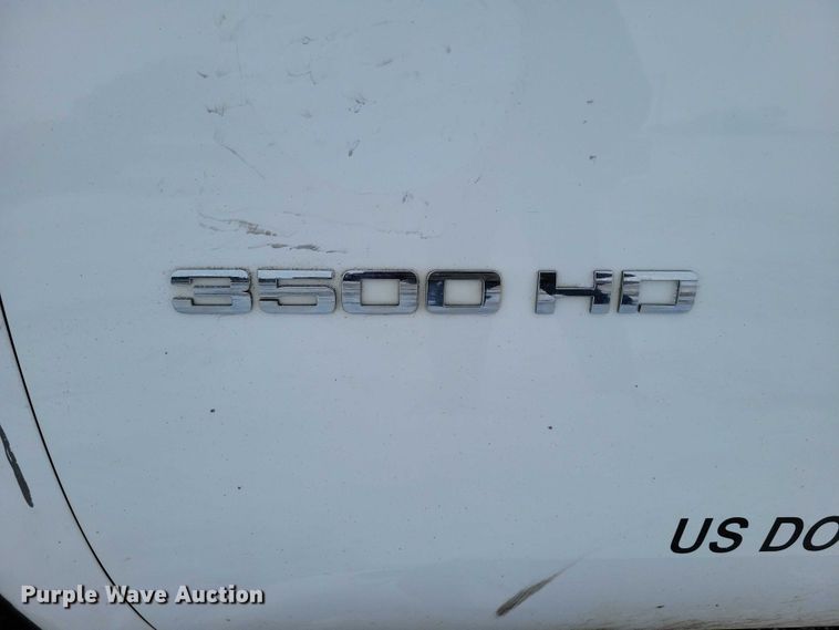 image for item NO9827 2013 Chevrolet 3500HD Silverado Crew Cab flatbed truck