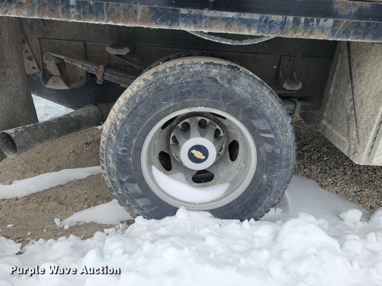 image for item NO9827 2013 Chevrolet 3500HD Silverado Crew Cab flatbed truck