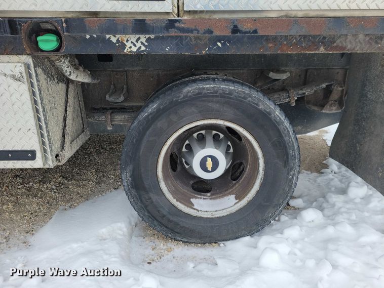 image for item NO9827 2013 Chevrolet 3500HD Silverado Crew Cab flatbed truck