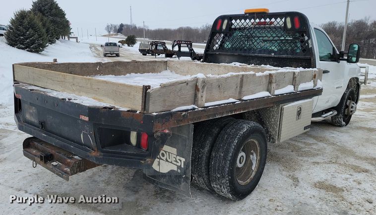image for item NO9828 2013 Chevrolet Silverado 3500HD flatbed pickup truck