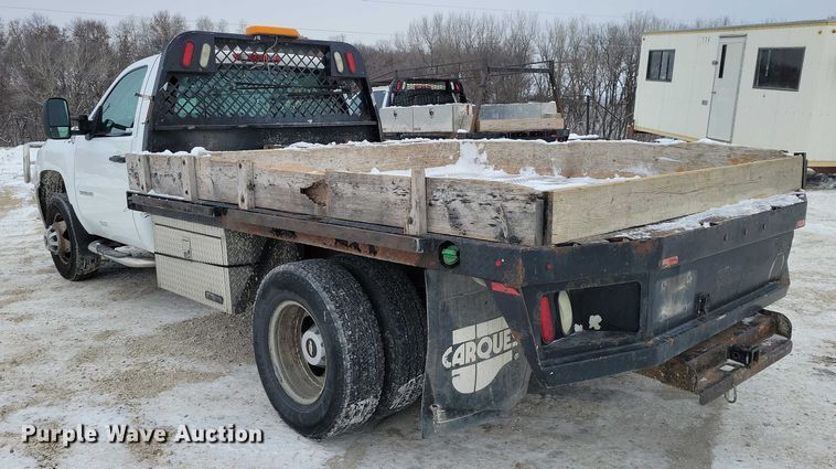 image for item NO9828 2013 Chevrolet Silverado 3500HD flatbed pickup truck