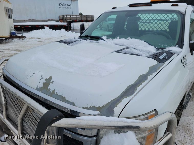 image for item NO9828 2013 Chevrolet Silverado 3500HD flatbed pickup truck