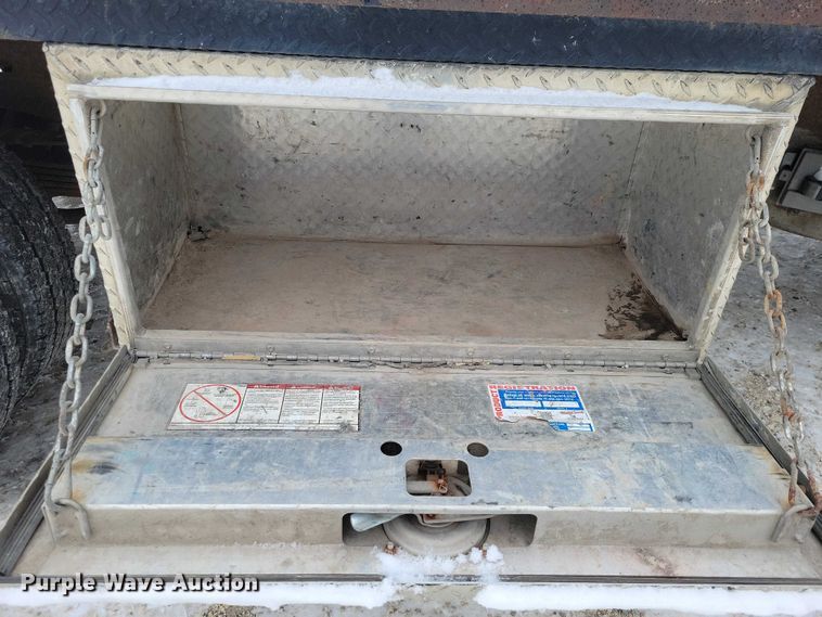 image for item NO9828 2013 Chevrolet Silverado 3500HD flatbed pickup truck