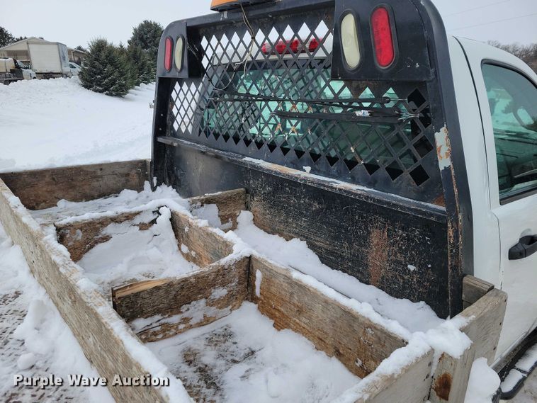 image for item NO9828 2013 Chevrolet Silverado 3500HD flatbed pickup truck