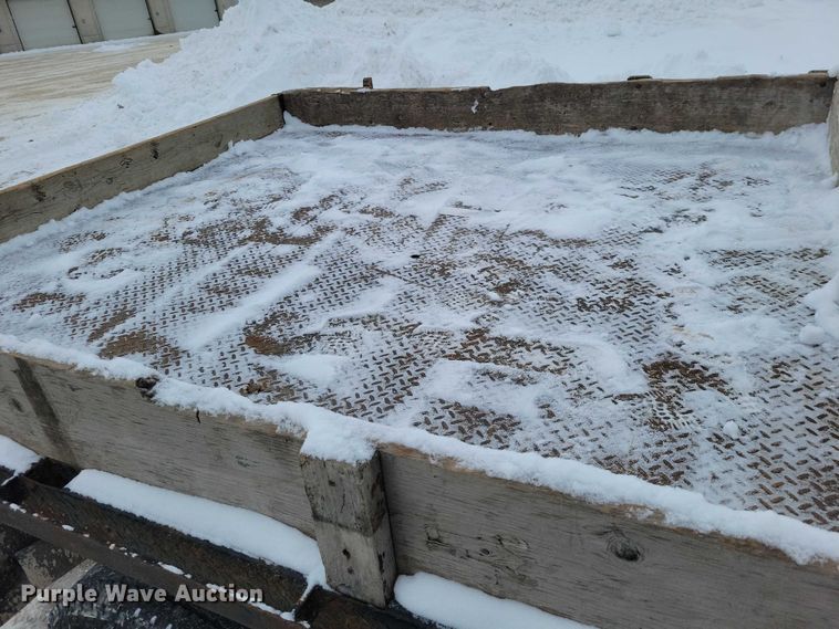 image for item NO9828 2013 Chevrolet Silverado 3500HD flatbed pickup truck