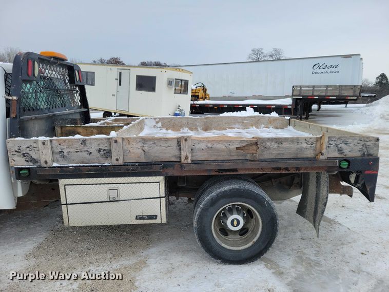 image for item NO9828 2013 Chevrolet Silverado 3500HD flatbed pickup truck