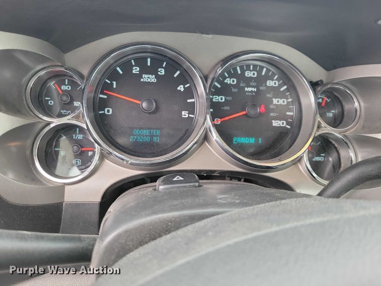 image for item NO9828 2013 Chevrolet Silverado 3500HD flatbed pickup truck