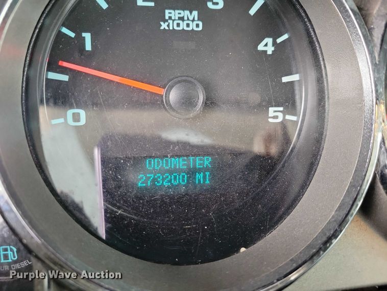 image for item NO9828 2013 Chevrolet Silverado 3500HD flatbed pickup truck