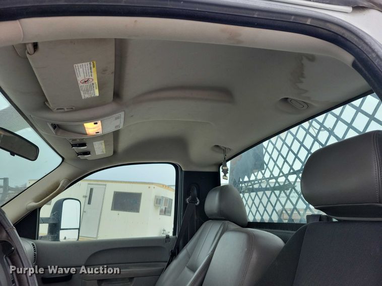 image for item NO9828 2013 Chevrolet Silverado 3500HD flatbed pickup truck