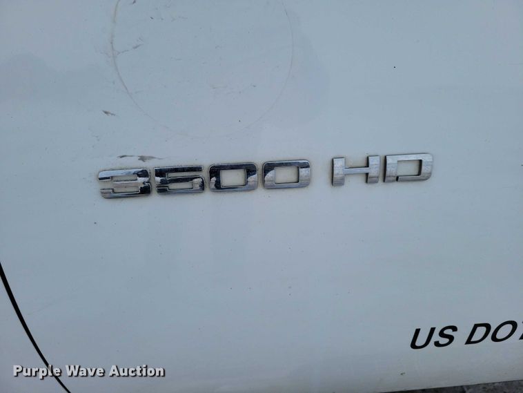 image for item NO9828 2013 Chevrolet Silverado 3500HD flatbed pickup truck