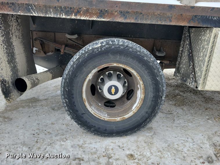 image for item NO9828 2013 Chevrolet Silverado 3500HD flatbed pickup truck