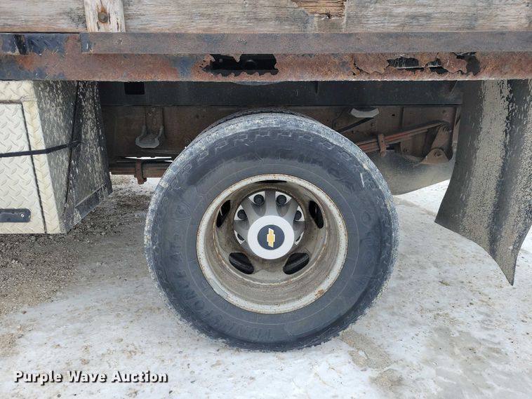 image for item NO9828 2013 Chevrolet Silverado 3500HD flatbed pickup truck