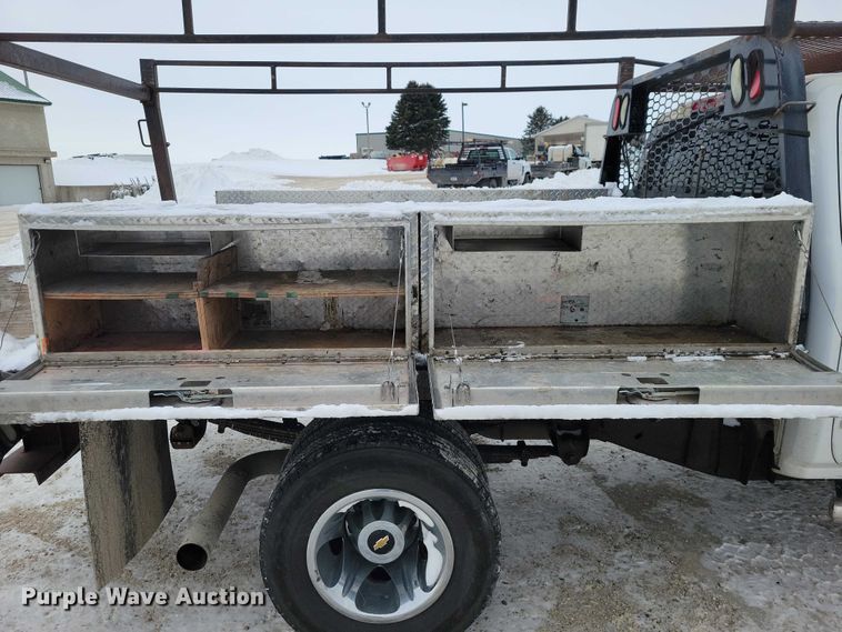 image for item NO9829 2017 Chevrolet Silverado 3500HD Double Cab flatbed pickup truck