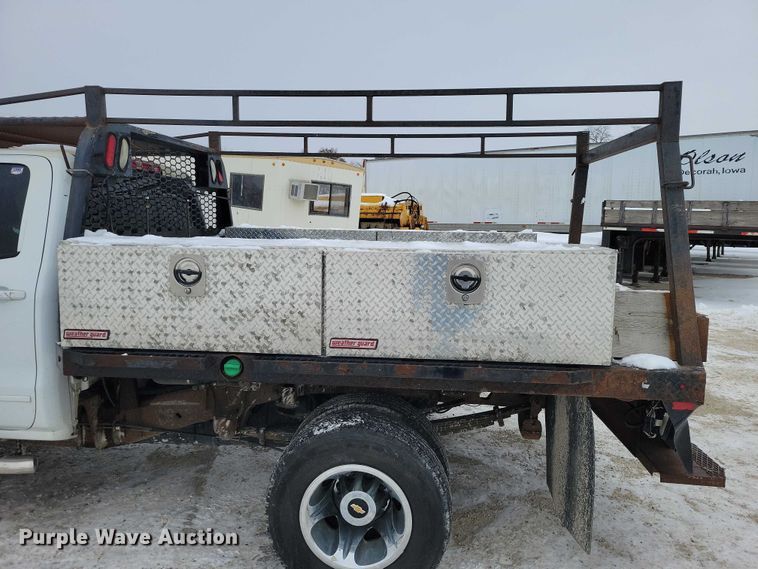 image for item NO9829 2017 Chevrolet Silverado 3500HD Double Cab flatbed pickup truck