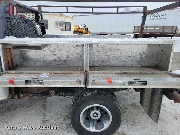 image for item NO9829 2017 Chevrolet Silverado 3500HD Double Cab flatbed pickup truck