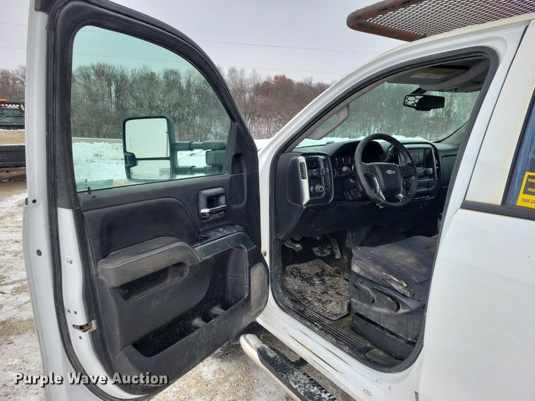 image for item NO9829 2017 Chevrolet Silverado 3500HD Double Cab flatbed pickup truck