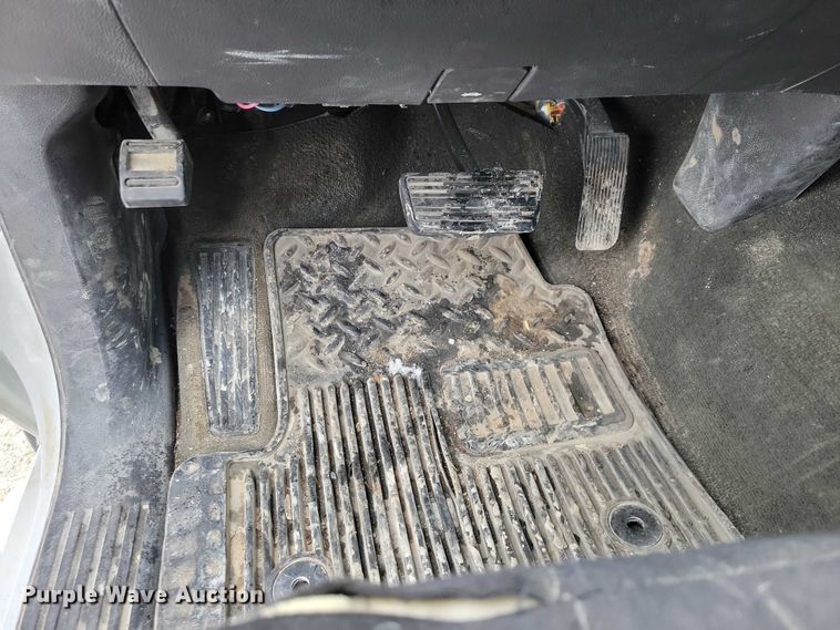 image for item NO9829 2017 Chevrolet Silverado 3500HD Double Cab flatbed pickup truck