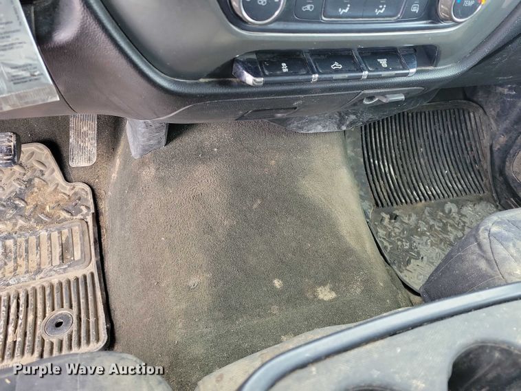 image for item NO9829 2017 Chevrolet Silverado 3500HD Double Cab flatbed pickup truck