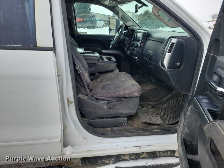 image for item NO9829 2017 Chevrolet Silverado 3500HD Double Cab flatbed pickup truck