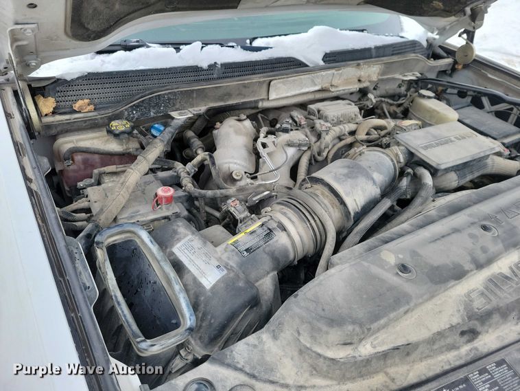 image for item NO9829 2017 Chevrolet Silverado 3500HD Double Cab flatbed pickup truck