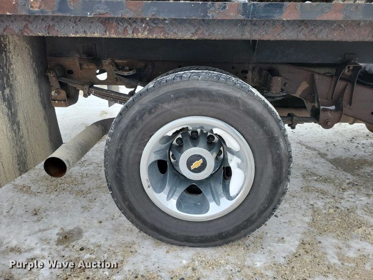 image for item NO9829 2017 Chevrolet Silverado 3500HD Double Cab flatbed pickup truck