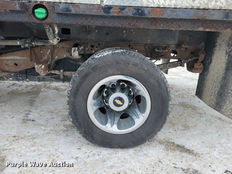 image for item NO9829 2017 Chevrolet Silverado 3500HD Double Cab flatbed pickup truck