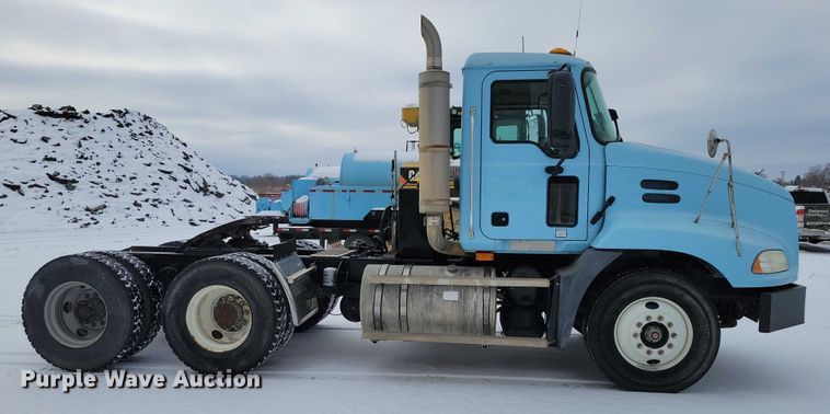 image for item NO9830 2005 Mack CXN613 semi truck