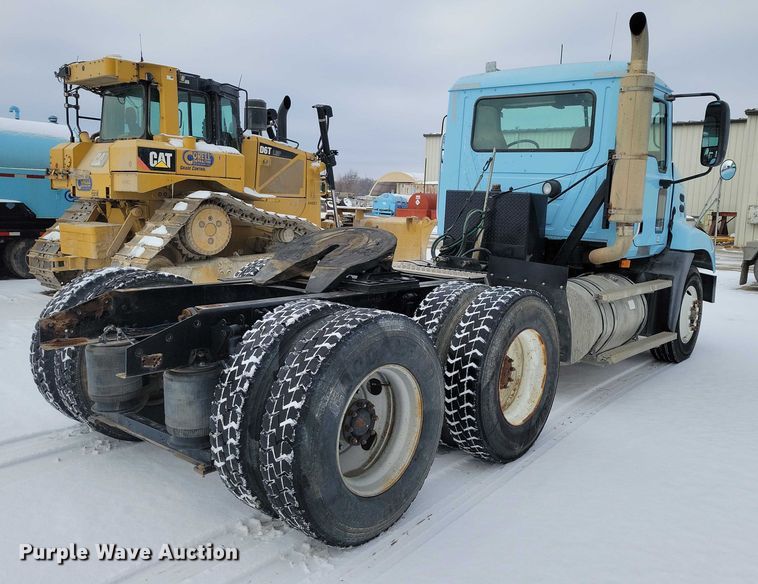 image for item NO9830 2005 Mack CXN613 semi truck