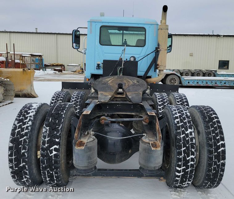 image for item NO9830 2005 Mack CXN613 semi truck