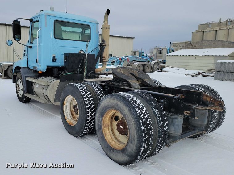 image for item NO9830 2005 Mack CXN613 semi truck