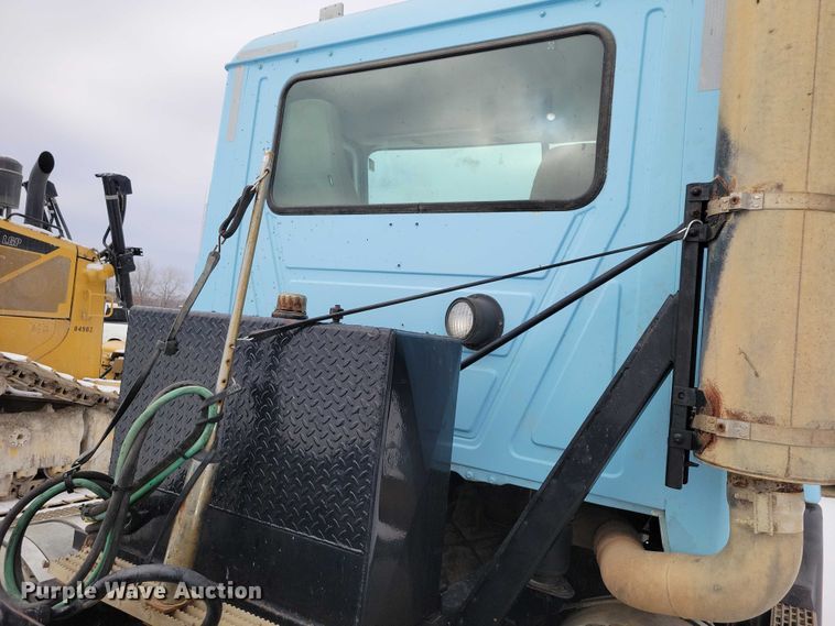 image for item NO9830 2005 Mack CXN613 semi truck