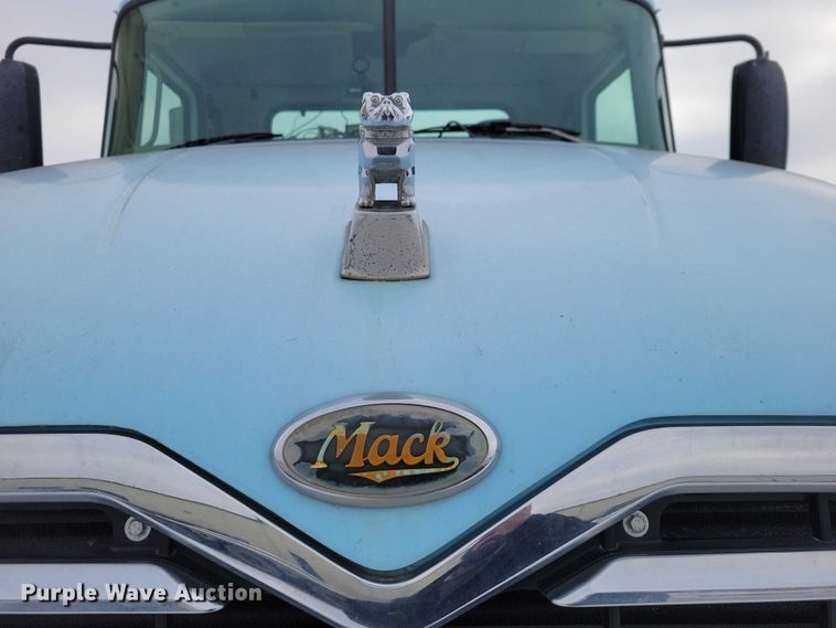 image for item NO9830 2005 Mack CXN613 semi truck