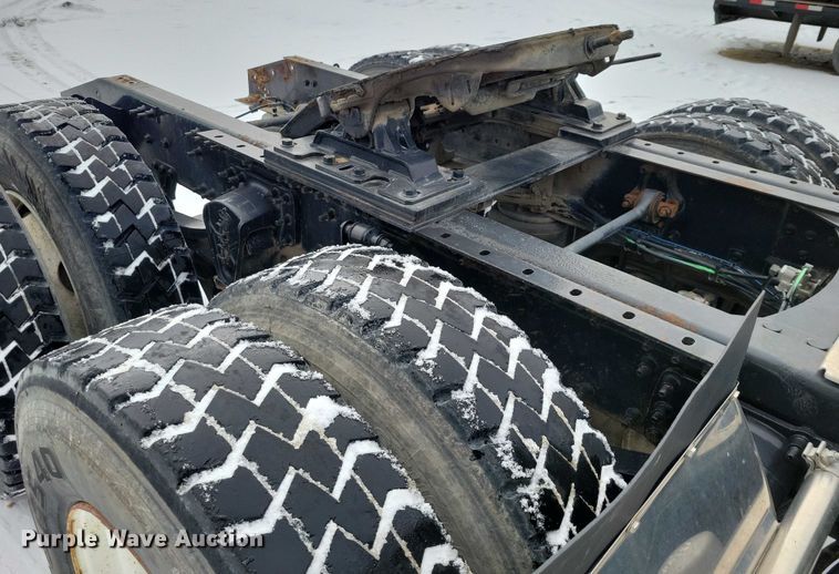 image for item NO9830 2005 Mack CXN613 semi truck