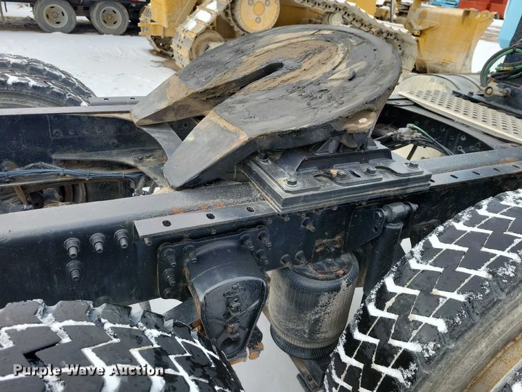 image for item NO9830 2005 Mack CXN613 semi truck