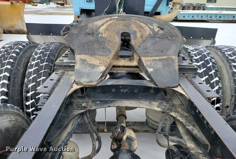 image for item NO9830 2005 Mack CXN613 semi truck