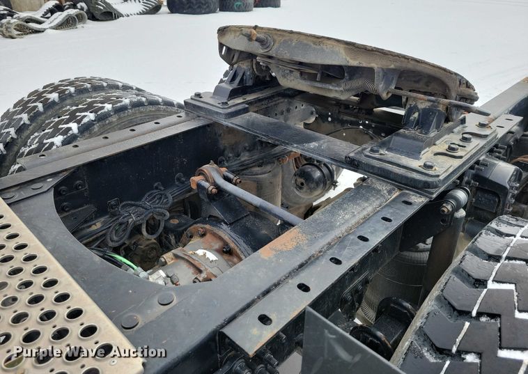 image for item NO9830 2005 Mack CXN613 semi truck