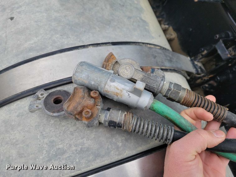 image for item NO9830 2005 Mack CXN613 semi truck