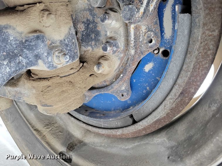 image for item NO9830 2005 Mack CXN613 semi truck