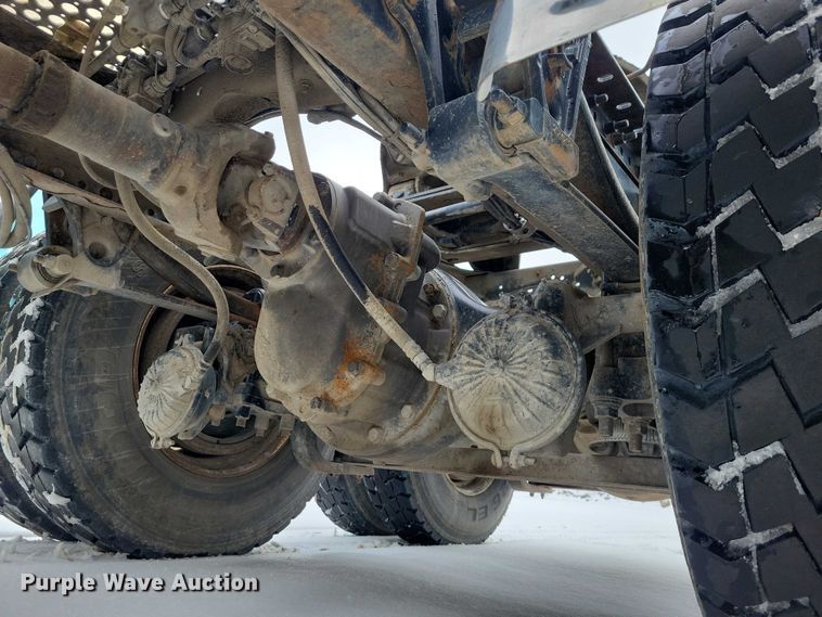 image for item NO9830 2005 Mack CXN613 semi truck