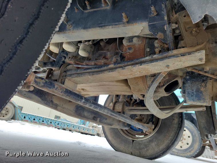 image for item NO9830 2005 Mack CXN613 semi truck