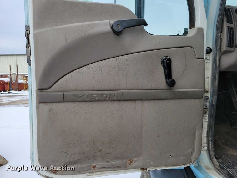 image for item NO9830 2005 Mack CXN613 semi truck