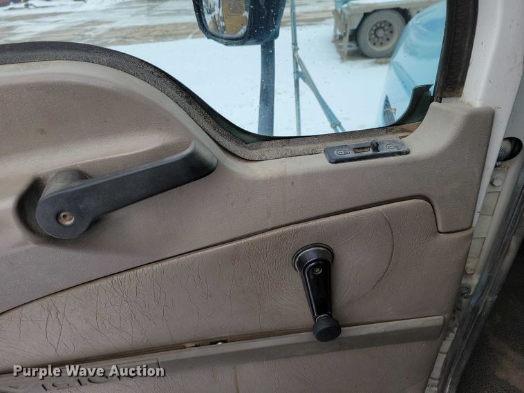 image for item NO9830 2005 Mack CXN613 semi truck